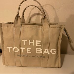 Marc jacobs the tote bag in beige